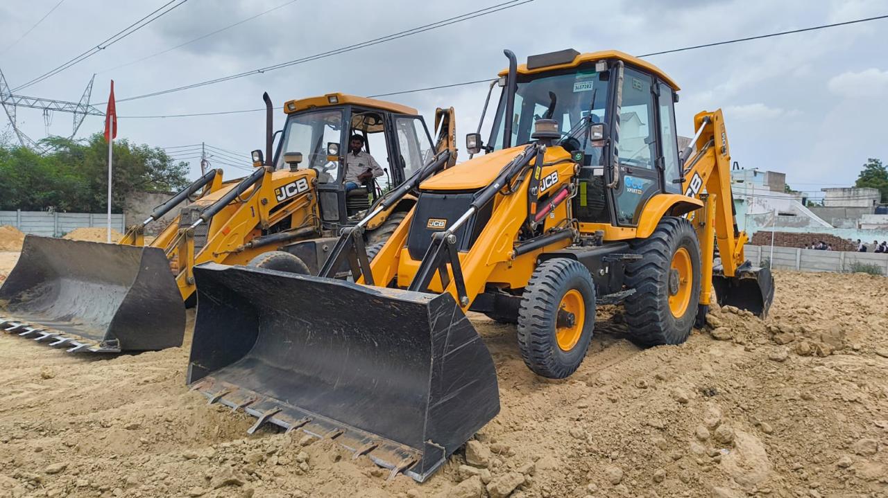 roller Machines and Earth Mover